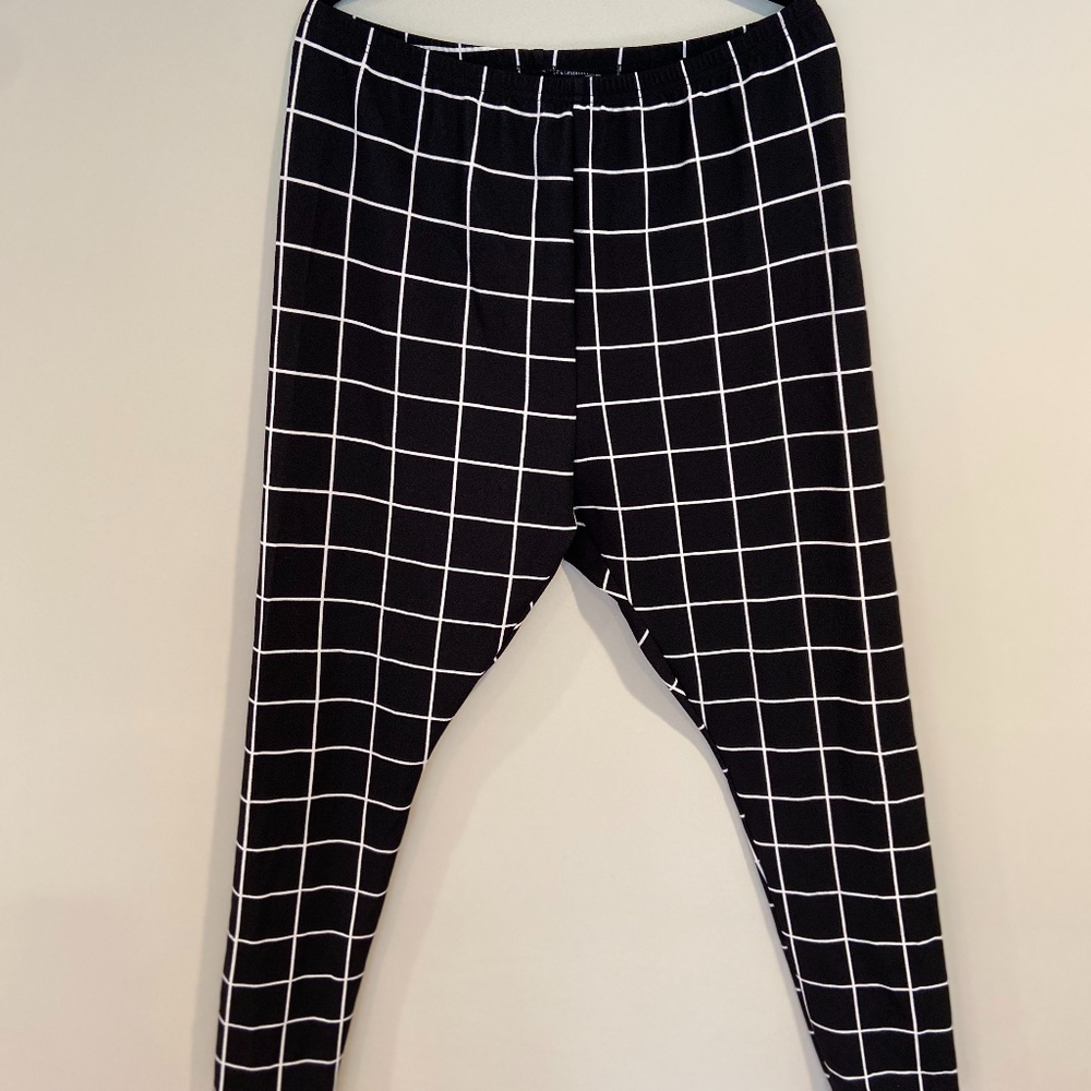 Striped Black & White Leggings